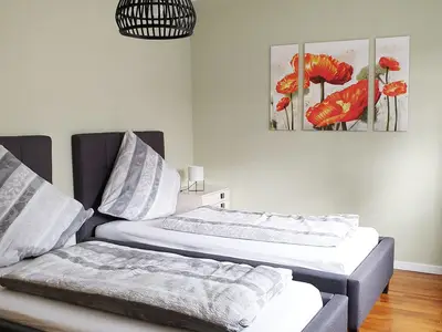 Schlafzimmer mit zwei Einzelbetten im OG Schlafzimmer mit zwei Einzelbetten im OG