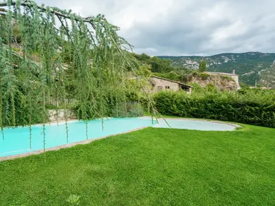 PoolOfHouse