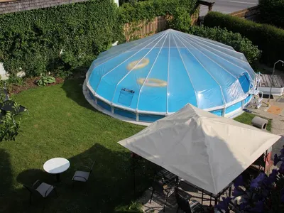Schwimmbad und Garten beim Haus Acherkogelblick