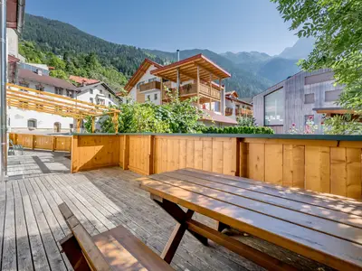 Terasse mit Sitzbank