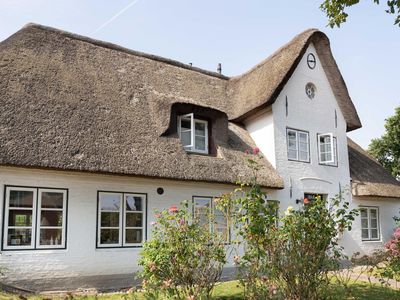 Die Wohnung 1 - Große Ferien - im Alten Schulmeisterhaus umfasst die gesamte linke Haushälfte.