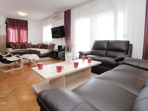 23725899-Ferienhaus-10-Okrug Donji-300x225-2