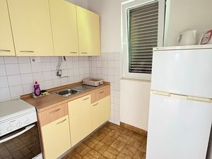 18321890-Ferienhaus-10-Okrug Donji-300x225-5