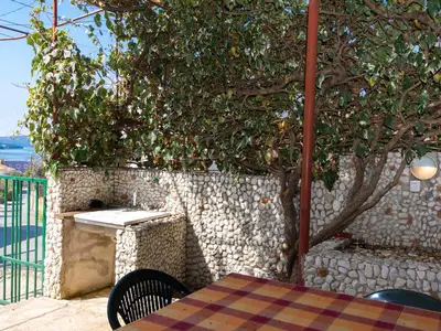 Ferienhaus für 10 Personen (110 m²) in Okrug Gornji 1/10