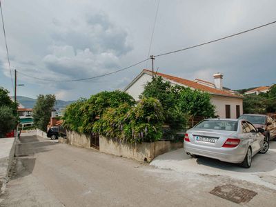 Ferienhaus für 8 Personen (100 m²) in Okrug Gornji 1/10