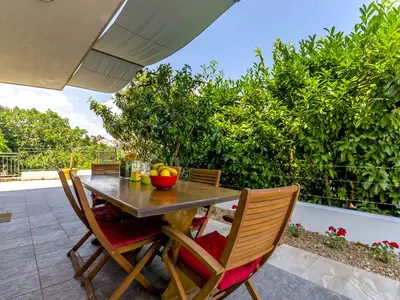 Ferienhaus für 8 Personen (100 m²) in Okrug Gornji 2/10