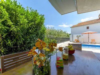 Ferienhaus für 8 Personen (100 m²) in Okrug Gornji 6/10