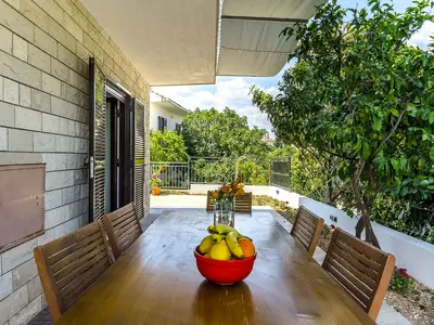 Ferienhaus für 8 Personen (100 m²) in Okrug Gornji 7/10