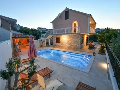 Ferienhaus für 8 Personen (100 m²) in Okrug Gornji 10/10