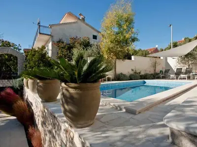 Ferienhaus für 6 Personen (150 m²) in Okrug Gornji 1/10