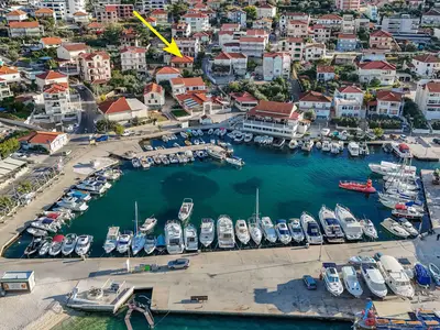 Ferienhaus für 8 Personen (100 m²) in Okrug Gornji 1/10