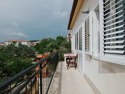 Ferienhaus für 8 Personen (100 m²) in Okrug Gornji 5/10