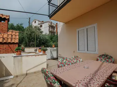 Ferienhaus für 8 Personen (100 m²) in Okrug Gornji 7/10