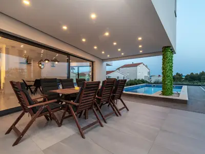 Ferienhaus für 10 Personen (250 m²) in Okrug Gornji 5/10