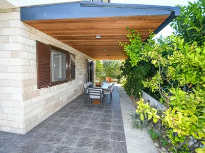 Ferienhaus für 8 Personen (100 m²) in Okrug Gornji 6/10