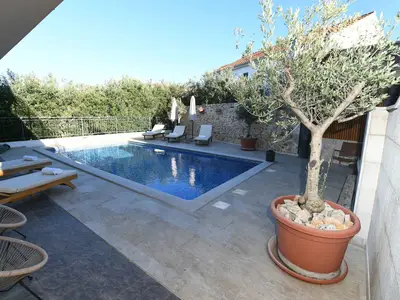 Ferienhaus für 8 Personen (100 m²) in Okrug Gornji 7/10