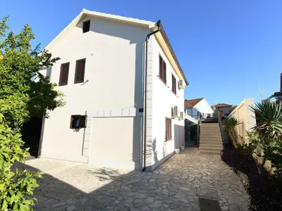 Ferienhaus für 8 Personen (100 m²) in Okrug Gornji 9/10