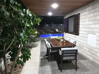 Ferienhaus für 8 Personen (100 m²) in Okrug Gornji 10/10