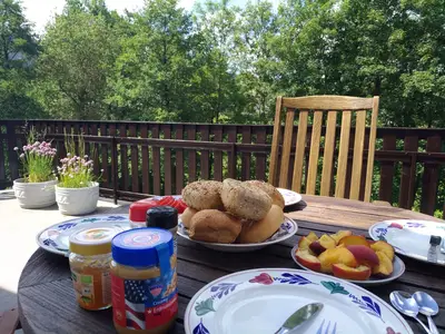 EG: Ein entspanntes Frühstück auf der Küchenterrasse