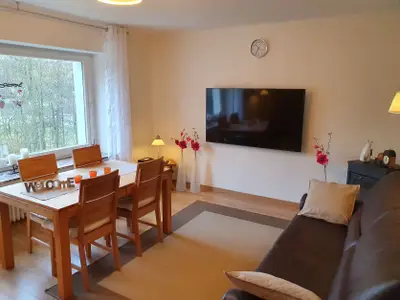 EG: Wohnzimmer mit Schlafcouch