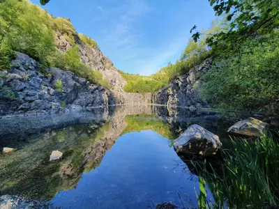 Der Bergsee in den Wäldern von Siedlinghausen