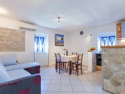 Ferienhaus für 8 Personen (80 m²) in Omiš 2/10