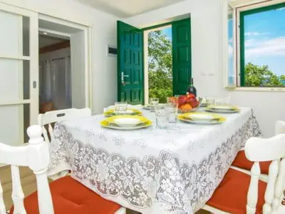 DiningRoom
