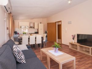 23723450-Ferienhaus-16-Omiš-300x225-1