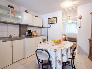 23745790-Ferienhaus-8-Omiš-300x225-4