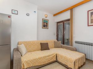 23724997-Ferienhaus-8-Omišalj-300x225-3