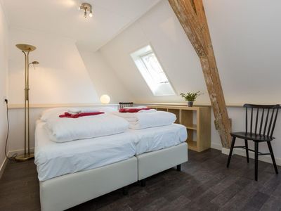 Schlafzimmer mit Doppelbett