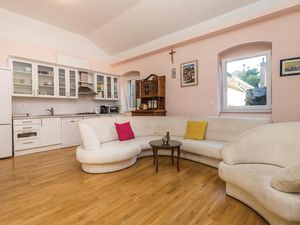 23728483-Ferienhaus-7-Opatija-300x225-2