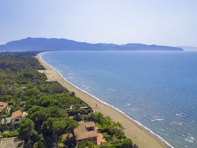 Der Küstenabschnitt des Giannella Tombolo vor dem Grundstück