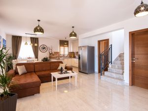 23746693-Ferienhaus-8-Orebić-300x225-2