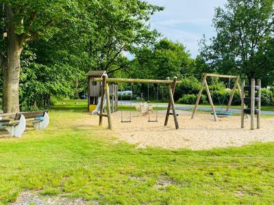 Angrenzender Spielplatz