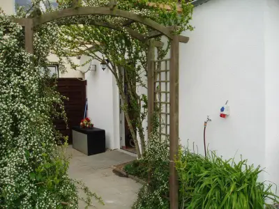 Lieschens Eingang zur Sitzecke und zum Bungalow