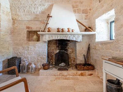 Kamin im zentralen Trulli