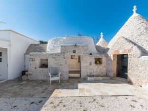 23362926-Ferienhaus-6-Ostuni-300x225-5