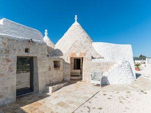 23362926-Ferienhaus-6-Ostuni-300x225-4