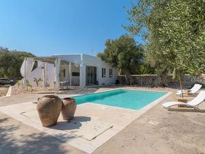 23891436-Ferienhaus-5-Ostuni-300x225-3