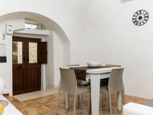 23993030-Ferienhaus-3-Ostuni-300x225-5