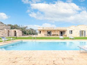 24029805-Ferienhaus-6-Ostuni-300x225-4