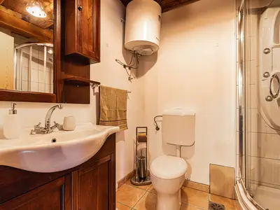 Badezimmer mit Dusche