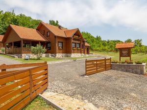 Ferienhaus für 10 Personen (250 m²) in Otočac