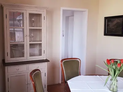 Weingläserschrank im Speisezimmer