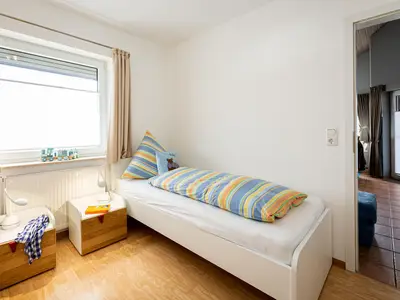 Schlafzimmer mit zwei Einzelbetten