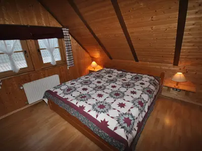 Schlafzimmer mit Doppelbett