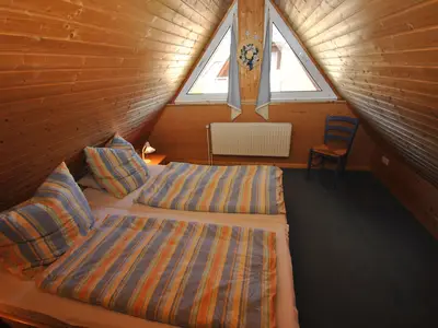 Schlafzimmer mit Doppelbett