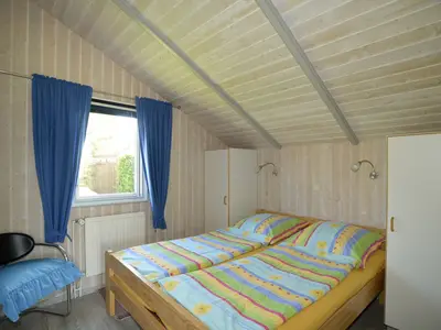 Schlafzimmer mit Doppelbett