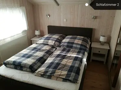 Schlafzimmer mit Doppelbett